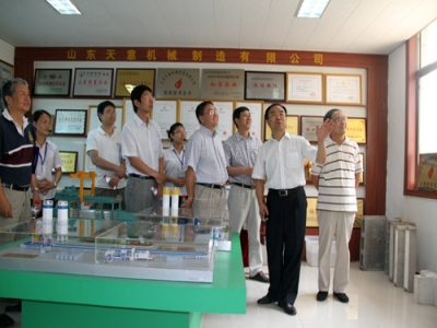 2012.7.28日山東天意兩項科技成果鑒定順利通過，北京領導專家，到我公司參觀指導