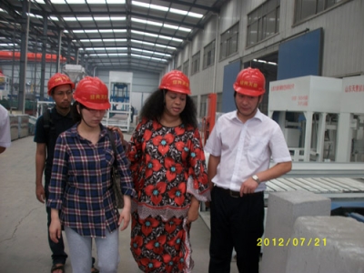 2012.7.21日坦桑尼亞總統(tǒng)夫人來我公司參觀指導、洽談合作