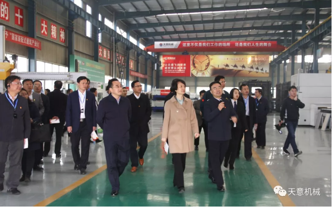 濟寧市委常委、組織部部長孔凡萍帶領全市“兩新”組織黨建工作現(xiàn)場觀摩團蒞臨天意機械調研指導
