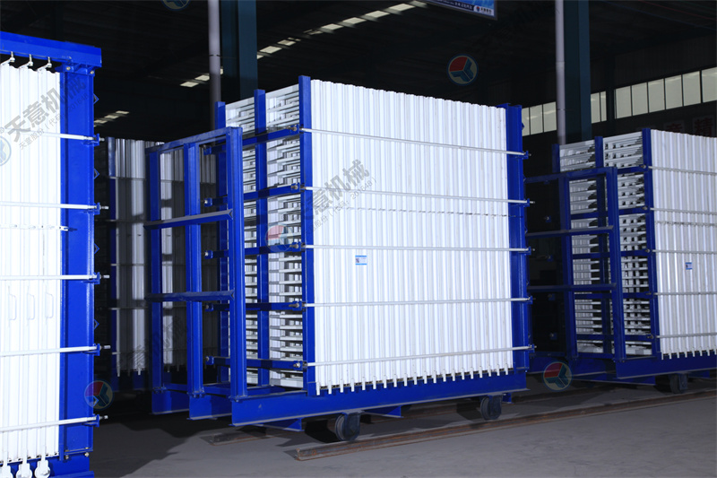 一次成型40塊板的復(fù)合墻板機(jī)，究竟有多好？